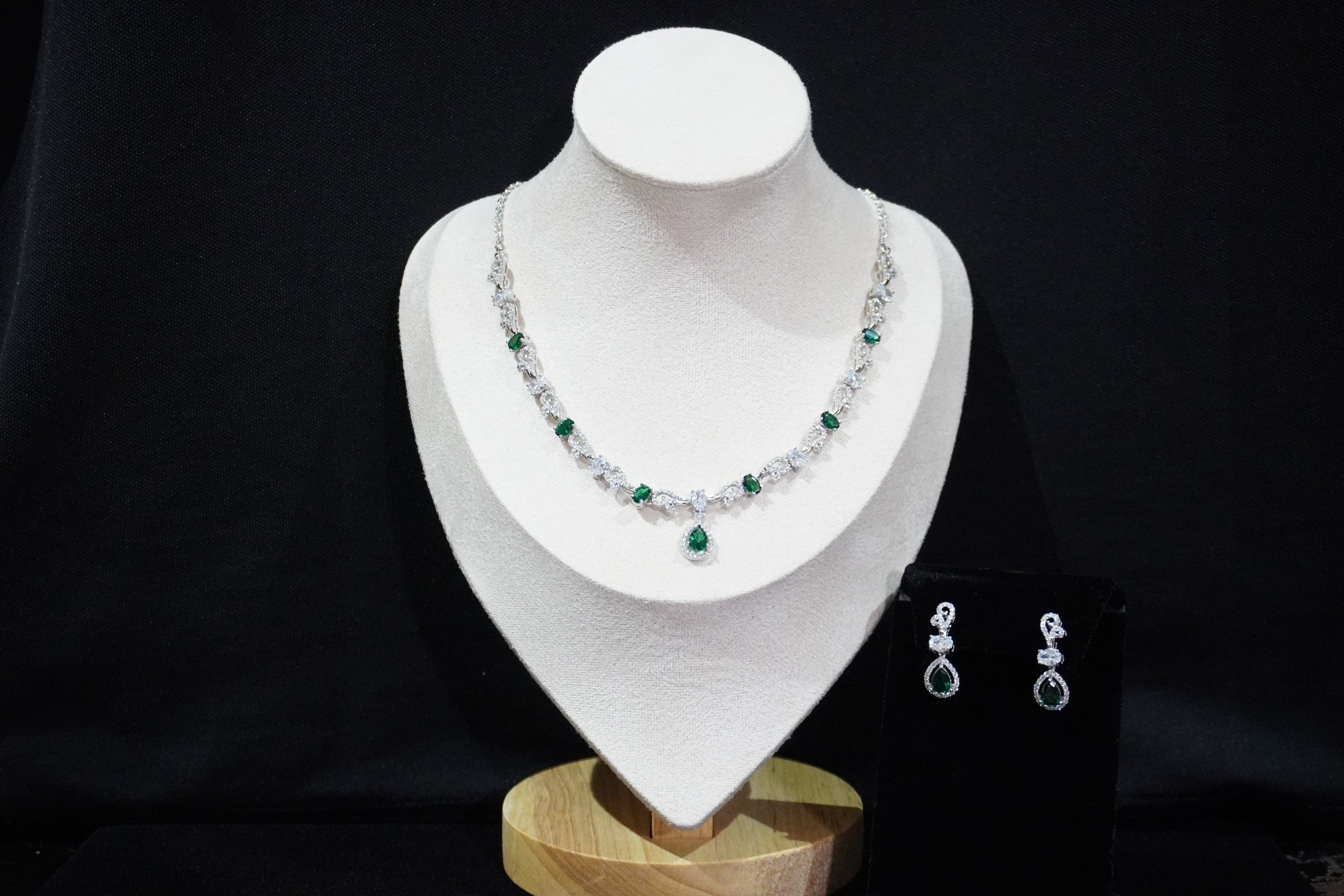 Elegant 925 Sterling Silver Emerald- Style Jewelry Set
