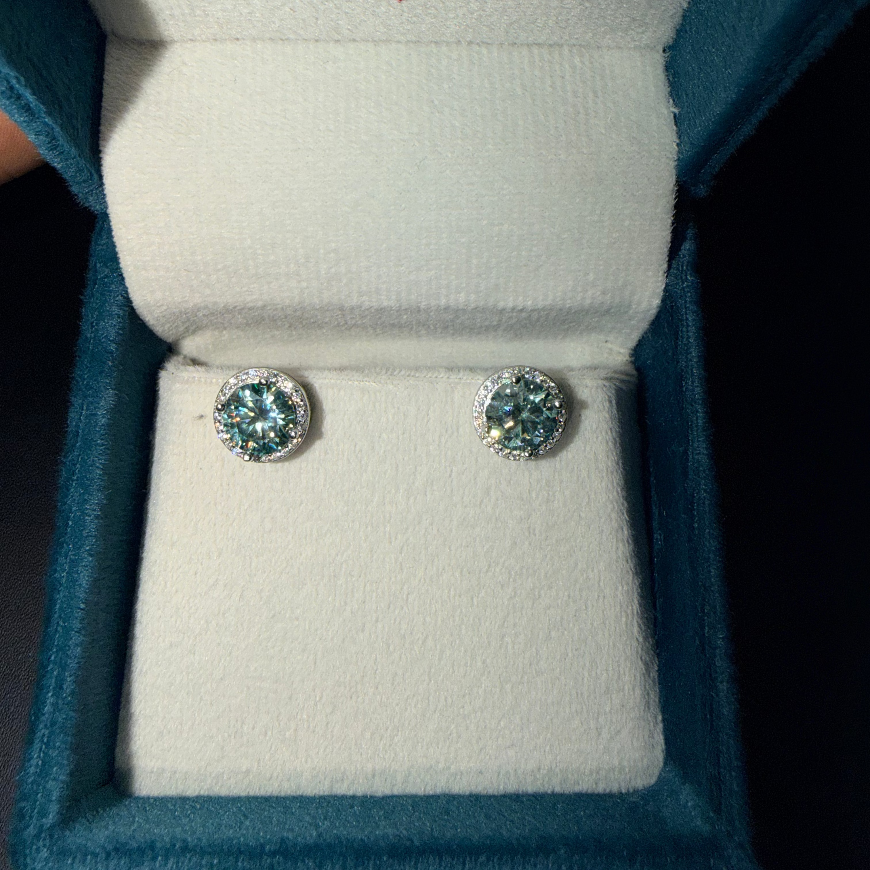 MOISSANITE STUDS
