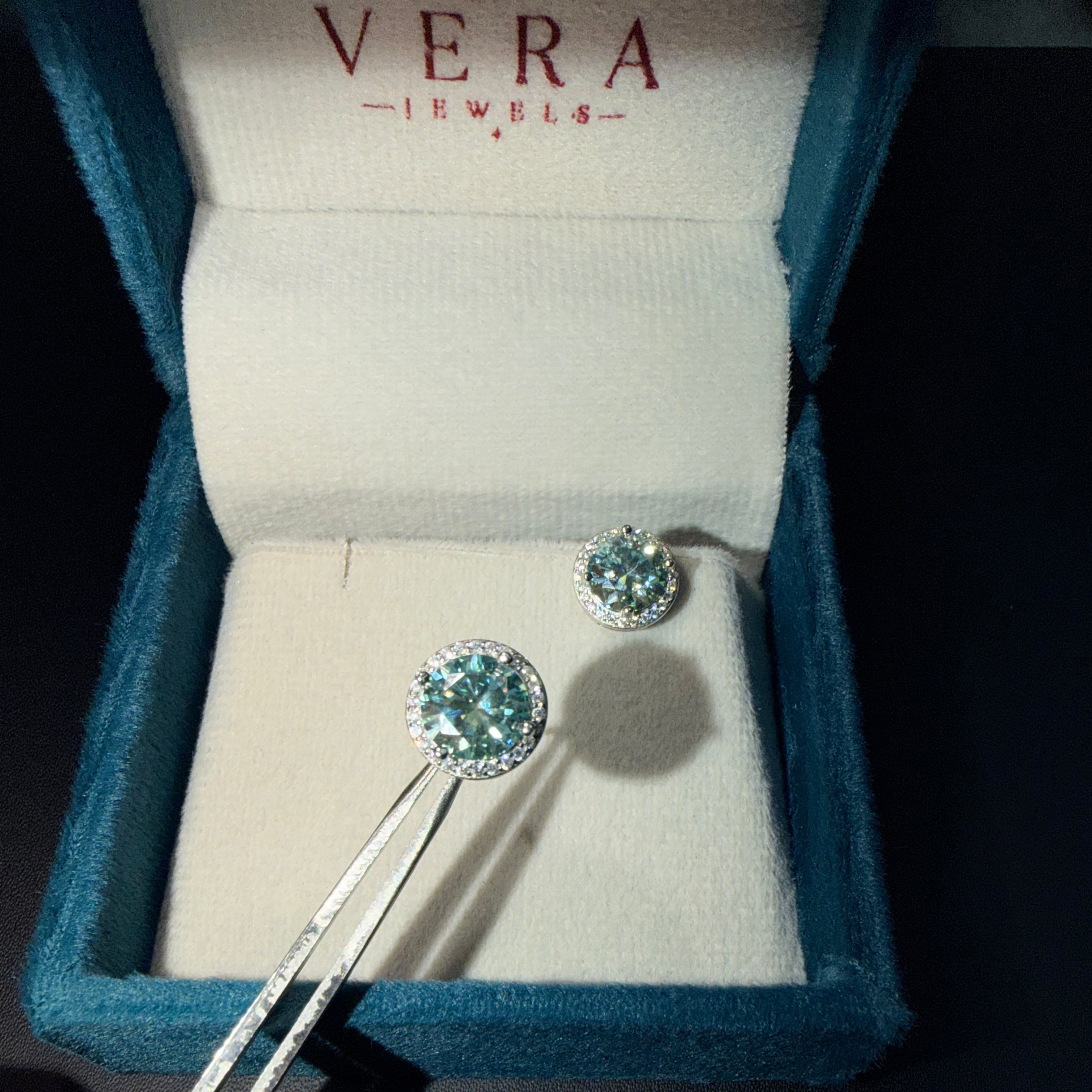 MOISSANITE STUDS
