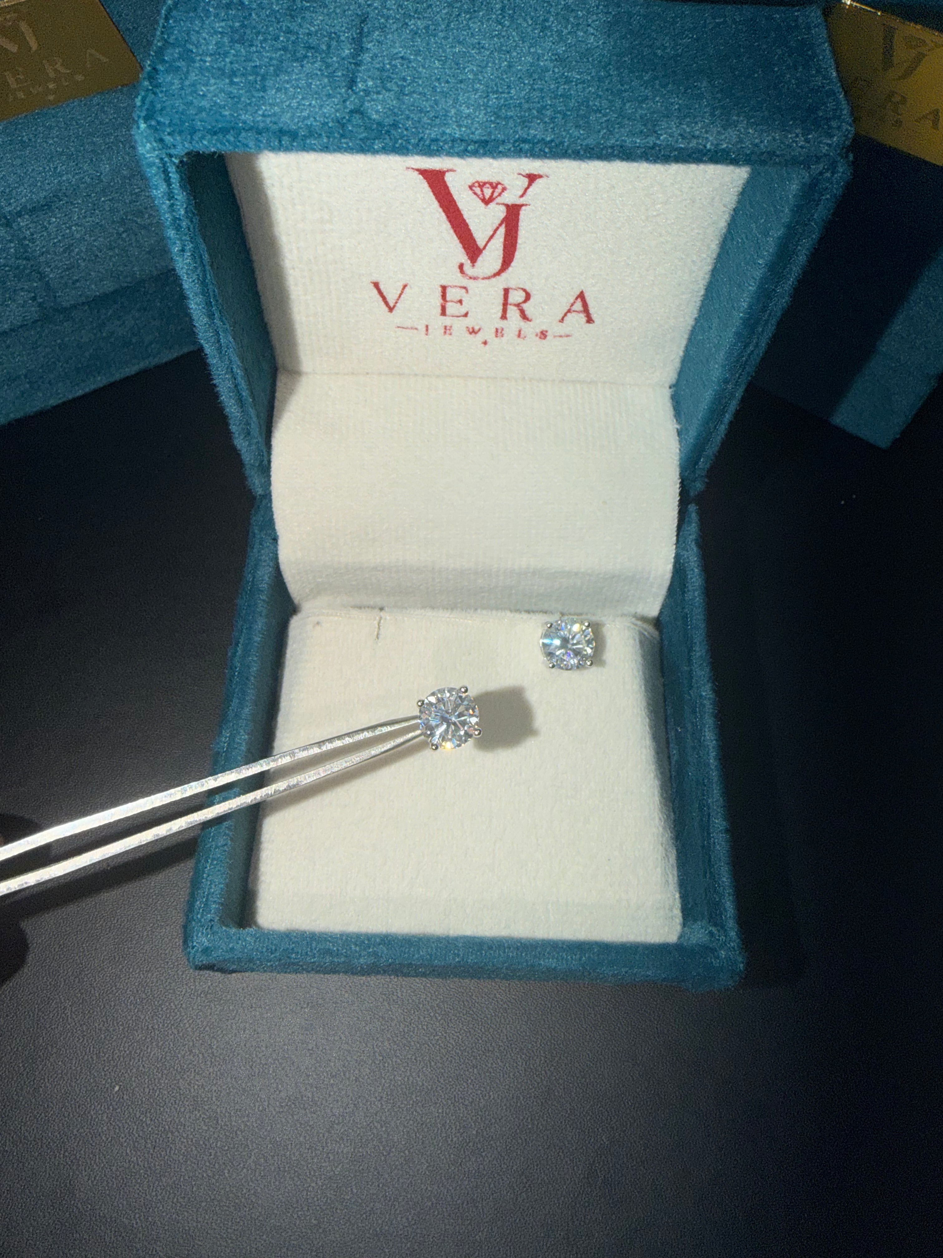 MOISSANITE 8.0 MM STUDS